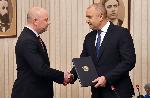 София - Президентът Румен Радев връчи първия проучвателен мандат за съставяне на правителство на ГЕРБ-СДС