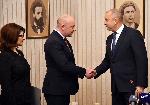 София - Президентът Румен Радев връчи първия проучвателен мандат за съставяне на правителство на ГЕРБ-СДС