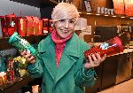 Чашите с празничен дизайн на Starbucks® вече са във всички кафенета в България