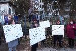 Варна -  Служителите в Белодробната болница във Варна излязоха на протест.