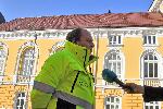 София - Силен вятър - Висяща ламарина от покрива на БАН - Депутати подават сигнал за опасност от инцидент<br /><br />