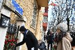 Протестиращите поднесоха цветя пред културния център на Северна Македония