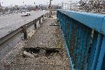 Пешеходен тротоар на Аспарухов мост във Варна в окаяно състояние