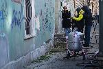 София - чистят графити в София