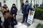 Мълчалив протест срещу решението на община Бургас за емблематичната Гъбка в Морската градина