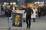 Бургаски ученици почетоха Васил Левски с факелно шествие