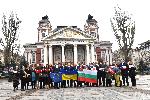 Посланици с обща снимка пред Народния театър