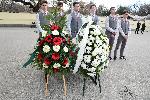 София - Вицепрезидентът Илияна Йотова положи венец пред стената на българските праведници на света в 134 СОУ<br />