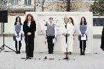 София - Вицепрезидентът Илияна Йотова положи венец пред стената на българските праведници на света в 134 СОУ<br />