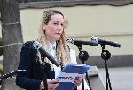 София - Вицепрезидентът Илияна Йотова положи венец пред стената на българските праведници на света в 134 СОУ<br />