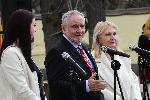 София - Вицепрезидентът Илияна Йотова положи венец пред стената на българските праведници на света в 134 СОУ<br />