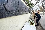 София - Вицепрезидентът Илияна Йотова положи венец пред стената на българските праведници на света в 134 СОУ<br />