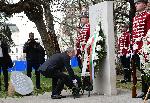 София - Президентът Румен Радев положи венец пред Паметните плочи на спасителите на българските евреи до катедралата Света София