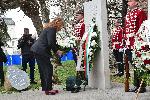 София - Президентът Румен Радев положи венец пред Паметните плочи на спасителите на българските евреи до катедралата Света София