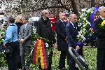 София - Президентът Румен Радев положи венец пред Паметните плочи на спасителите на българските евреи до катедралата Света София
