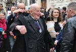 София - Президентът Румен Радев положи венец пред Паметните плочи на спасителите на българските евреи до катедралата Света София