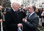 София - Президентът Румен Радев положи венец пред Паметните плочи на спасителите на българските евреи до катедралата Света София