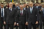София - Президентът Румен Радев положи венец пред Паметните плочи на спасителите на българските евреи до катедралата Света София