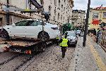 София - Неправилно паркиран автомобил - Блокиран трамвай