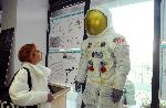 В Бургас се показва копие на скафандъра на Нийл Армстронг