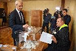 Костадин Костадинов  гласува във Варна