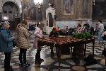 Столичани изпълниха храмовете на разпети петък