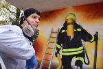 Варна-  Дамян Николов-Kemsa.rt  рисува върху фасадата на Пожарната във Варна