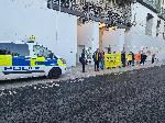 Лондон - Екоактивисти протестират пред централата на Shell