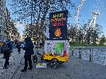 Лондон - Екоактивисти протестират пред централата на Shell
