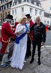 Лондон - нестандартни снимки на кралското семейство с дубльори