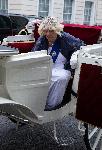 Лондон - нестандартни снимки на кралското семейство с дубльори