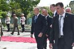 Румен Радев и Илияна Йотова поднесоха венец пред паметника на незнайния войн
