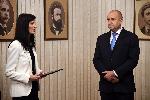 София - Румен Радев връчи първия проучвателен мандат за съставяне на правителство на Мария Габриел
