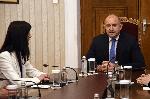 София - Румен Радев връчи първия проучвателен мандат за съставяне на правителство на Мария Габриел
