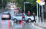 Кола катастрофира в близост до басейна Спартак, има пострадал