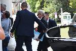 Депутати от Продължаваме промяната - Демократична България влизат в Народното събрание за среща с ГЕРБ - СДС