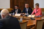 Министър Димитър Илиев представя екипа си пред комисия по въпросите на децата, семейството, младежта и спорта