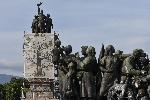 Поставиха банер "Европейският път на България" на паметника на съветската армия
