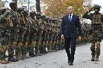 Румен Радев и Росен Желязков поднесоха венци пред паметника на парашутиста