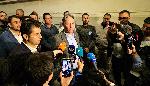 Извънреден брифинг на ПП-ДБ пред парламента заради хартиеното гласуване