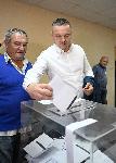 Кандидатът за кмет Иван Портних гласува във Варна