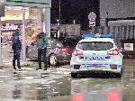 София - Инцидент - автомобил забит във витрината на бензиностанция