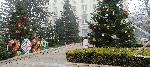 Ямболци очакват празниците с петметров светещ Дядо Коледа