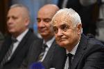 София - министър Тагарев подписа колективен трудов договор със синдикатите