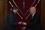 София - министър Тагарев подписа колективен трудов договор със синдикатите