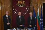 София - министър Тагарев подписа колективен трудов договор със синдикатите