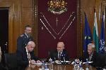София - министър Тагарев подписа колективен трудов договор със синдикатите