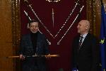 София - министър Тагарев подписа колективен трудов договор със синдикатите