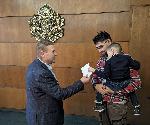 Кметът на Плевен награди извадилия кръста от река Вит на Йордановден