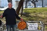 Варненец донесе на столичните общинари баница с късмети, за да си изберат днес председател